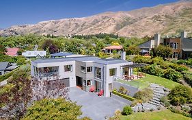 Sargood Splendour - Wanaka Holiday Home
